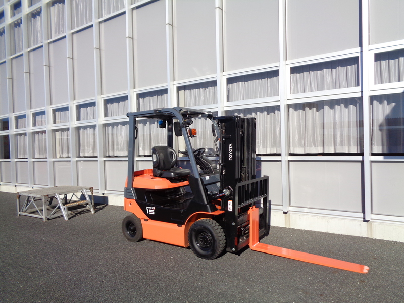 塗装済!! きれいなバッテリーフォークリフト 1.8トン 再生バッテリー